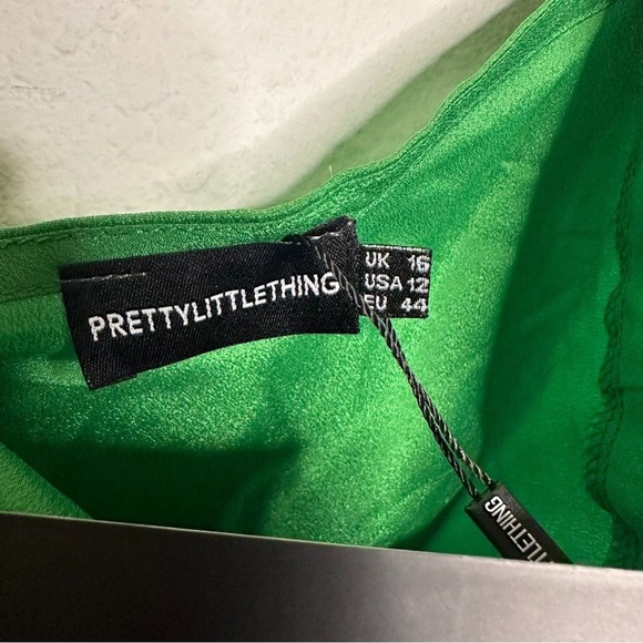 NWT PrettyLittleThing Bright Green Cowl Neck Ruched Front Bodycon Dress $42 - Picture 6 of 9